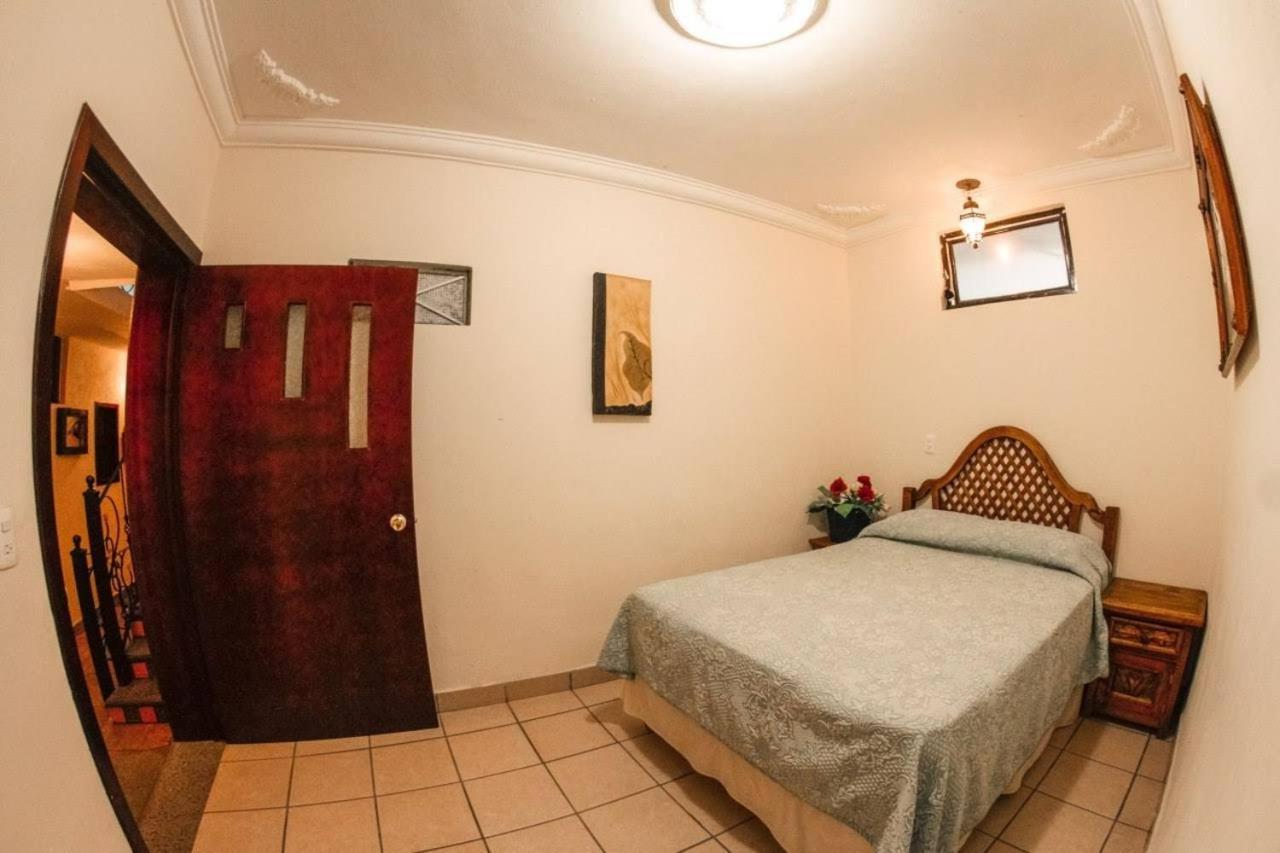 Hotel Posada De La Conspiracion 多洛雷斯-伊达尔戈 客房 照片